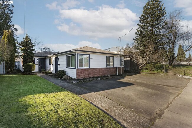 Building Photo - Ready Now - Just A Birdie Away from Rose City Golf Course!