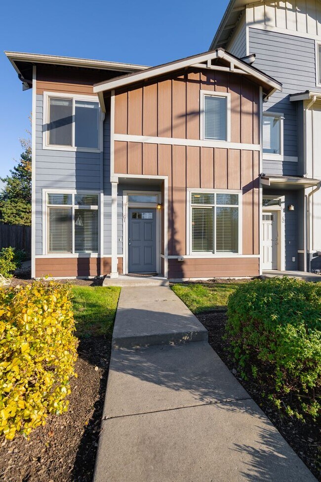 Building Photo - Pinnacle Townhomes