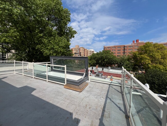 Roof Deck - 951 25th St NW