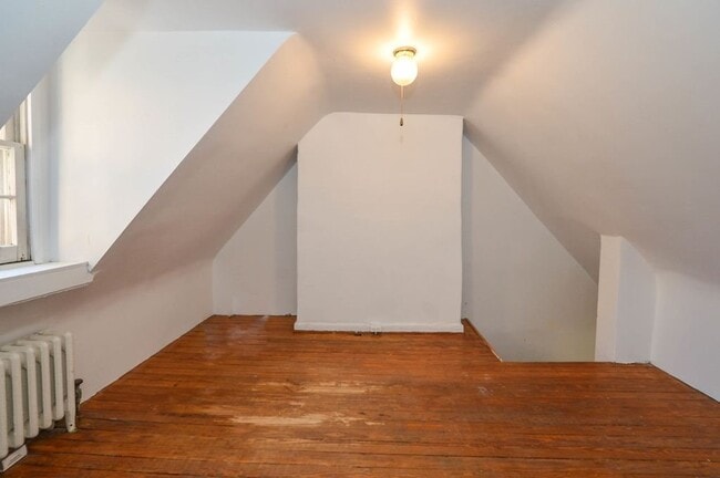 Building Photo - Gorgeous 3-Bedroom Townhouse in Washington Square West! Available mid-July!
