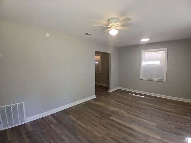 Building Photo - Renovated 3-Bedroom Gem on a Quiet Residential Street - Open To Section 8