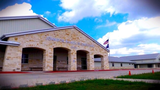 Building Photo - Beautiful 3036 SF Home - 5 Bed/3 Bath + Media Room and Game Room! - Hidden Trails, Bulverde