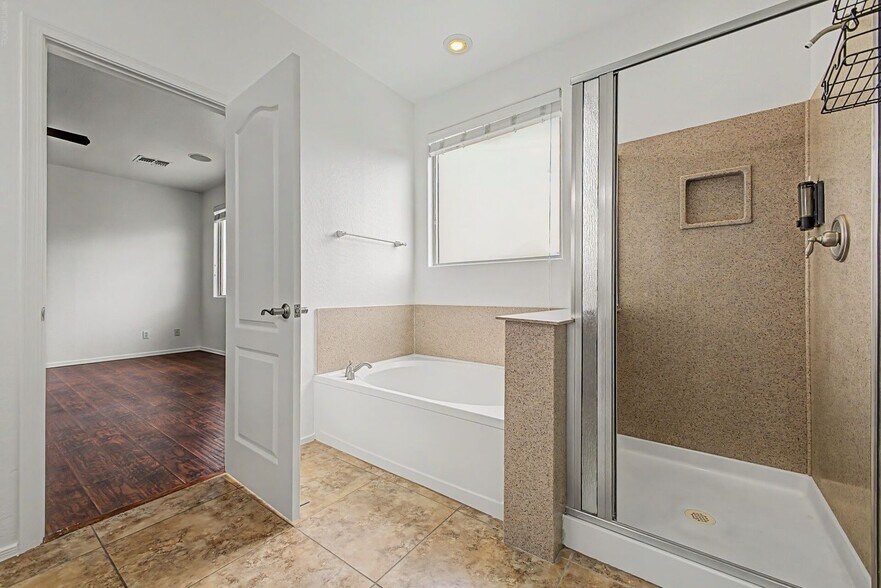 Building Photo - 4947 E Odessa Dr