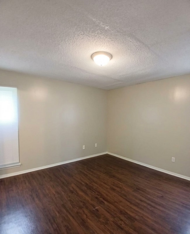Building Photo - Move-in Ready! Charming 3 Bdrm - 2 Bath | Freshly Painted & Updated