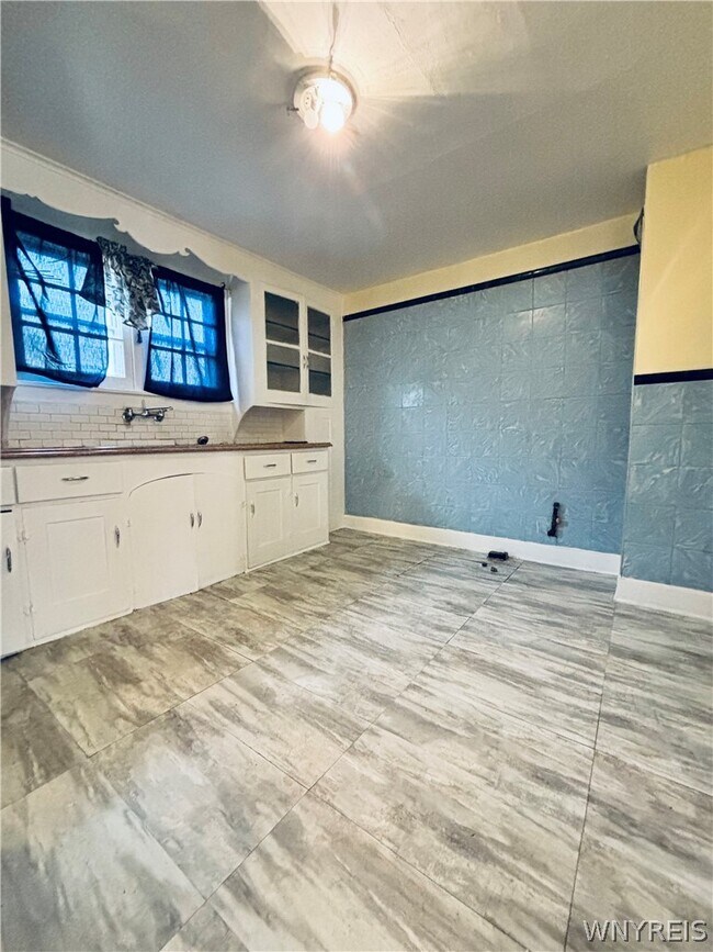 Building Photo - 297 Davidson Ave