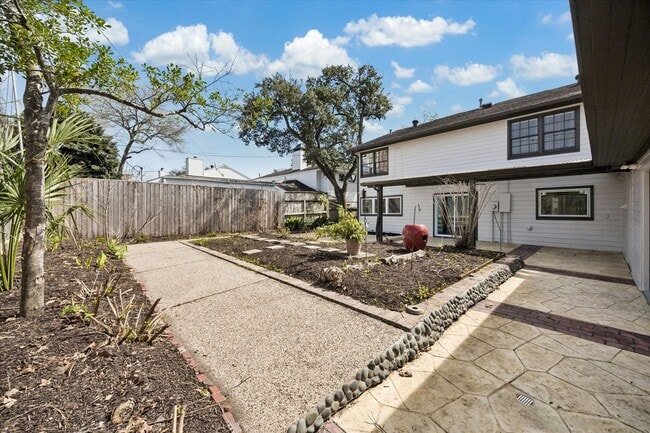 Building Photo - 2506 Avalon Pl