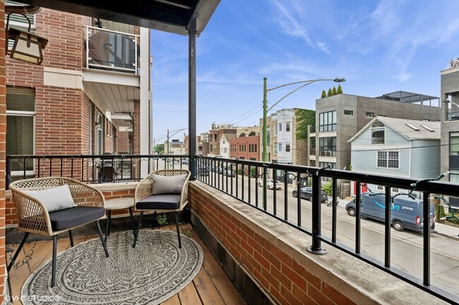 Building Photo - 2438 N Clybourn Ave