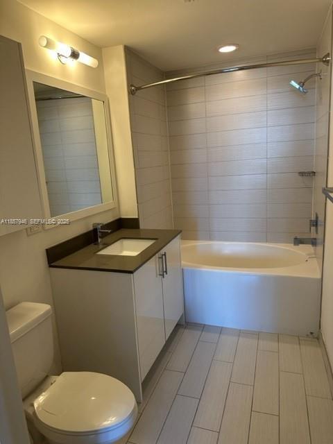 Building Photo - 999 SW 1st Ave