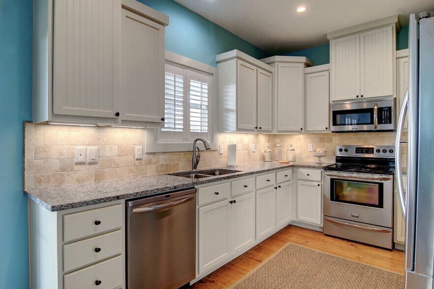 Building Photo - 395 Paradise Pointe Dr