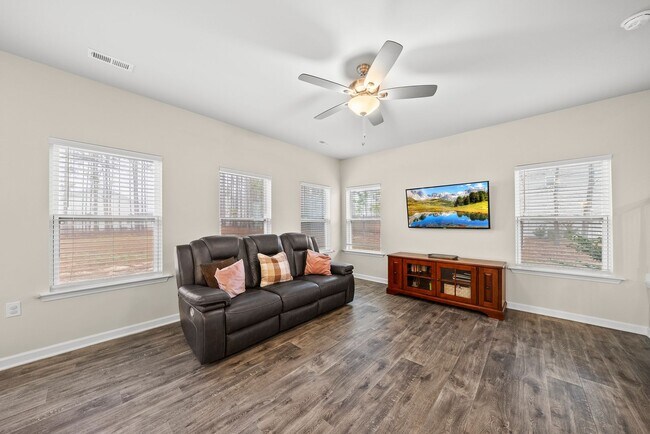 Building Photo - BEAUTIFUL HOME IN LILLINGTON AWAITS YOU!
