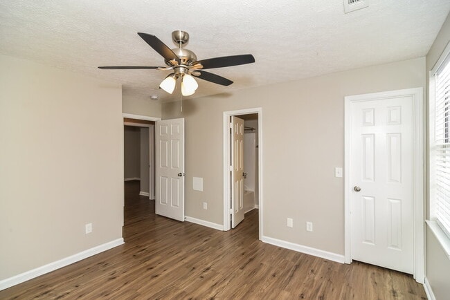 Building Photo - 104 River Bend Rd