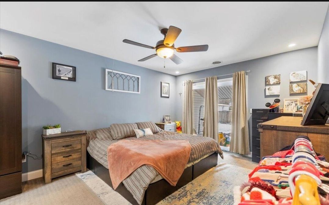 Building Photo - 949 Hudson Ave