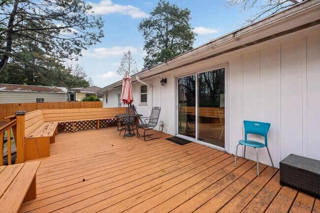 Building Photo - 414 Charles Pl