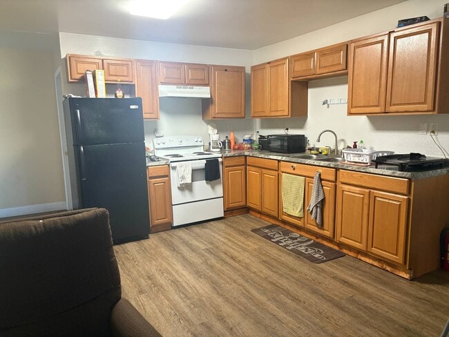 Building Photo - 347 S Pearl St