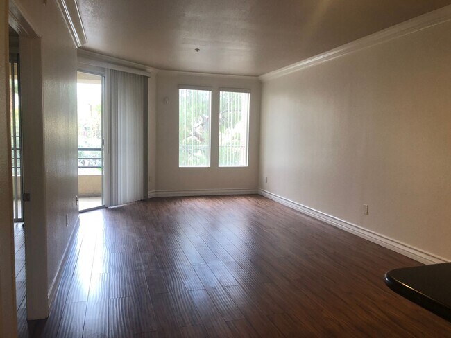 Building Photo - Meridian Unfurnished 1Bdr/1Bath Luxury Condo. Utilities & Cable Service NOT included in advertise...