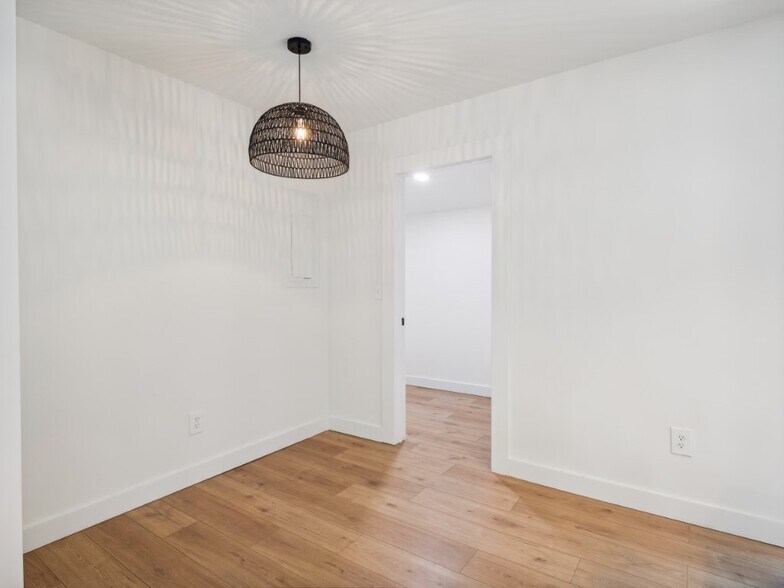 Building Photo - 310 Lilac Dr