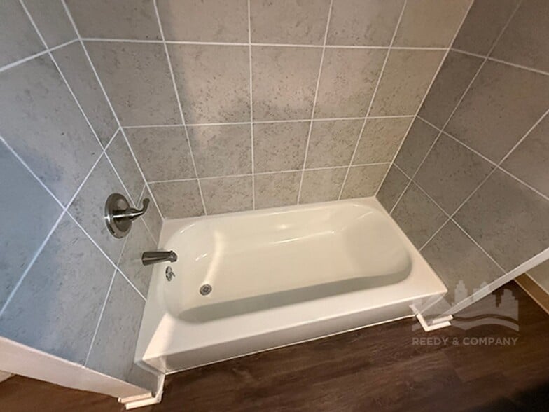 Building Photo - 5700 Ridgetop Dr