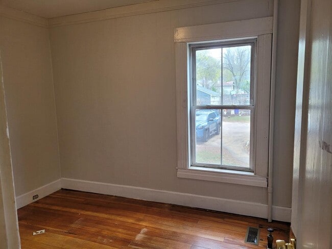 Building Photo - 248 Prospect St