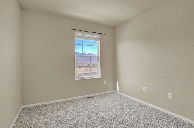 Building Photo - 1810 Final View Aly