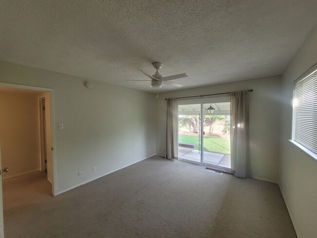 Building Photo - 1270-1272 Meredith Way