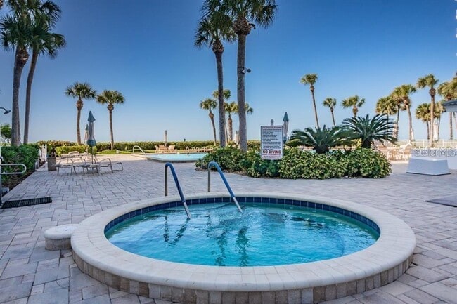 Building Photo - 1050 Longboat Club Rd