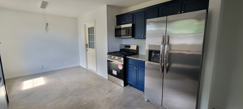 Kitchen - Brand New Appliances - 1820 Sunset Ave
