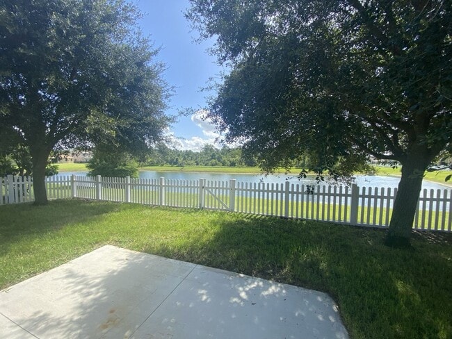 Building Photo - Spacious 3 bedroom 2 bathroom home in the Sawgrass community