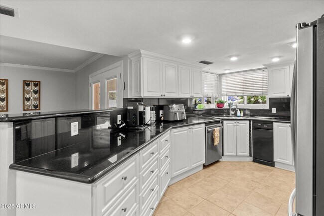 Building Photo - 3150 S Revere Cir