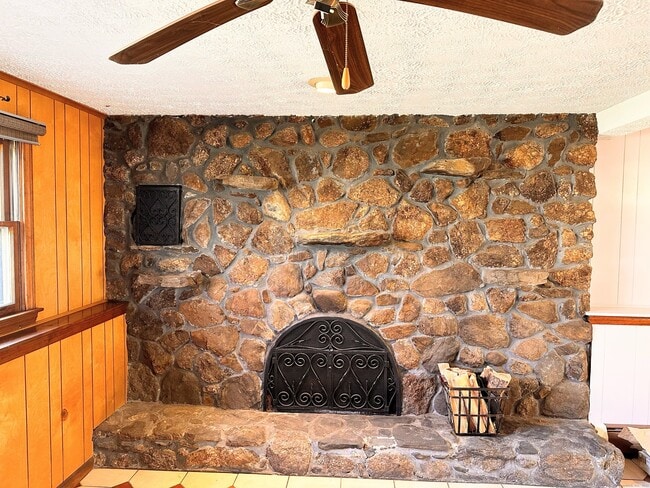 Building Photo - 37 Woodmont Dr
