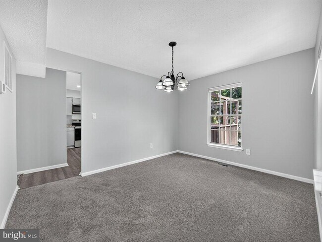 Building Photo - 801 High Plain Dr