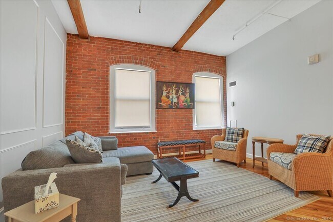 Building Photo - 222 Williams St E