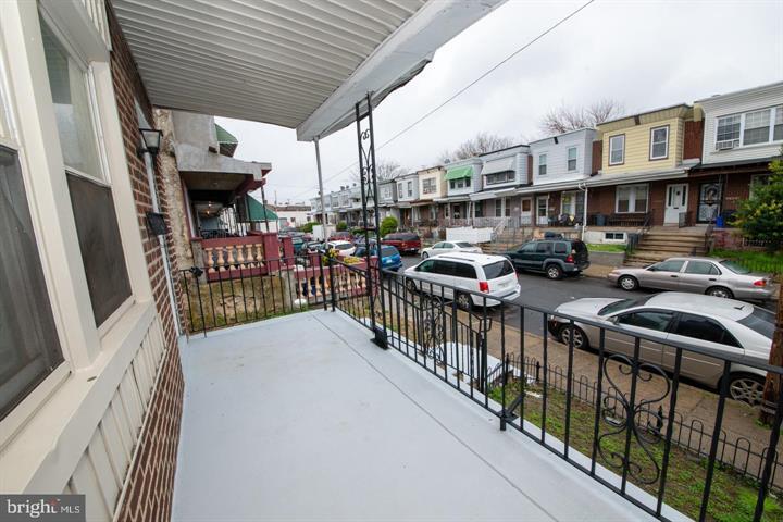 Building Photo - 2061 Wilmot St