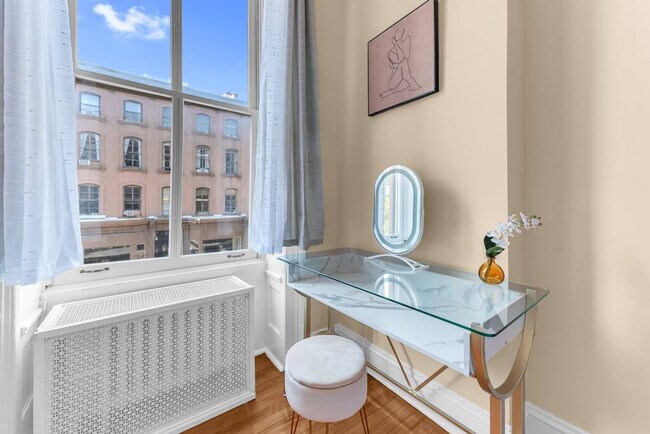 Building Photo - 45 Monroe Pl