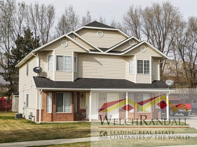 Building Photo - Beautiful 3 Bed 1.5 Bath Townhome in Ogden