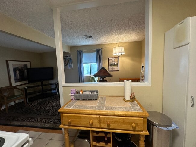 Building Photo - 1 Bedroom Casita