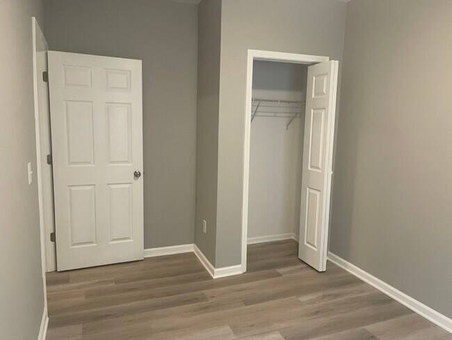 Building Photo - Fully Renovated Apartment Duplex Located in the Heart of Edgewood