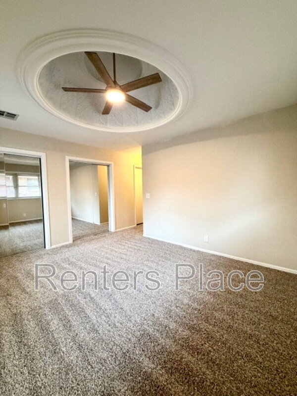 Building Photo - 5312 S Yorktown Ave