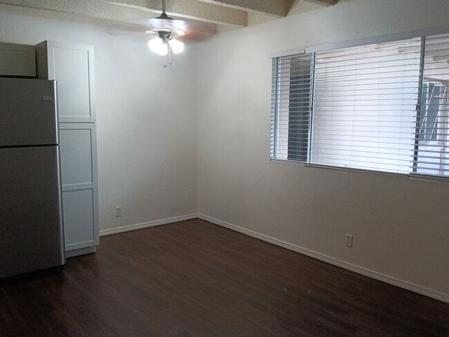 Building Photo - Charming 1 bedroom 1 bathroom apartment! S...