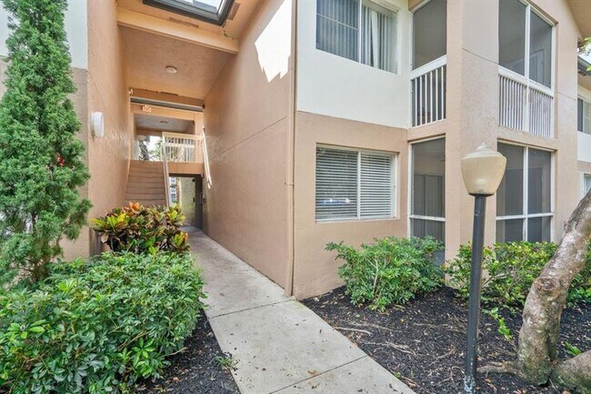 Building Photo - 9899 Westview Dr