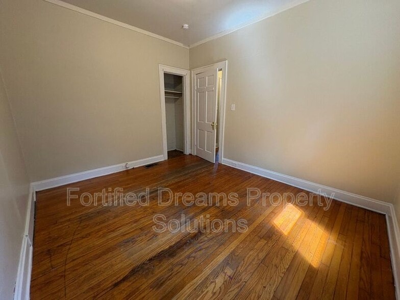 Building Photo - 2354 N Patterson Ave