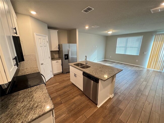 Building Photo - 413 Legacy Lp