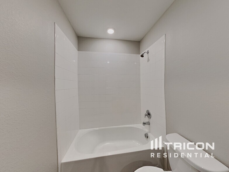 Building Photo - 2706 Darner Ct