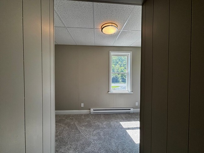 Building Photo - Newly remodeled 3+ bedroom