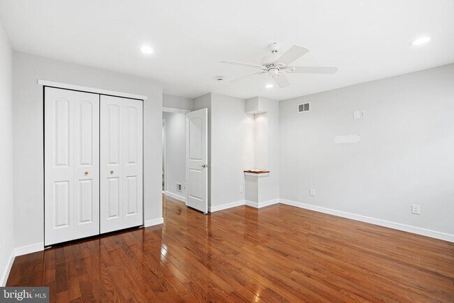 Building Photo - 444 Poplar St