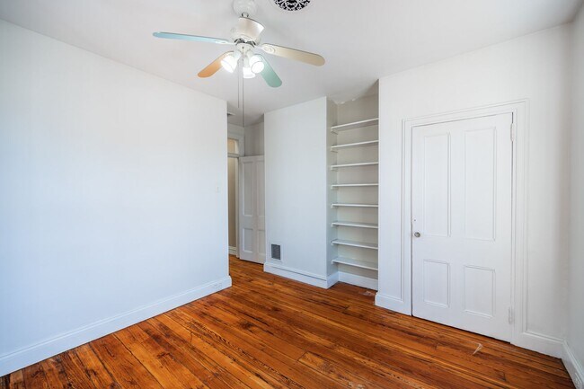 Building Photo - 206 S 43rd St