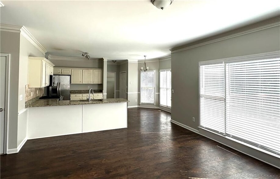 Building Photo - 2020 Bentwood Ct