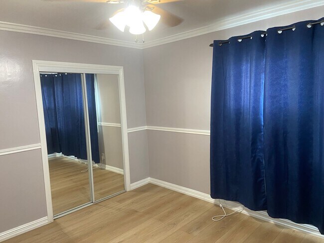 Building Photo - 2 Bedroom House for RENT with Garage and e...