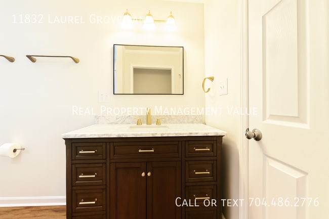 Building Photo - 11832 Laurel Grove Ln