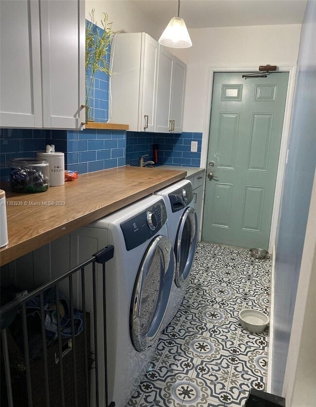 Building Photo - 2120 NW 66th St