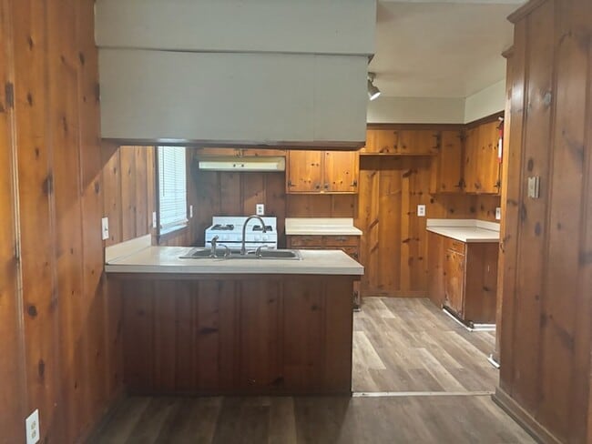 Building Photo - 1527 Maria Dr
